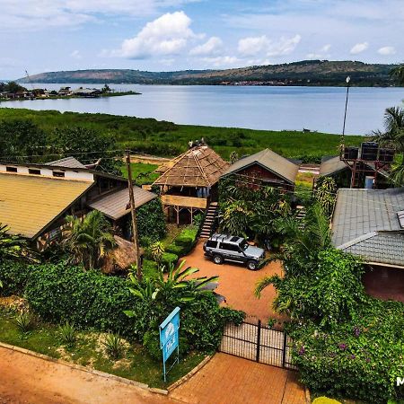 Homeonthenile Jinja Buitenkant foto