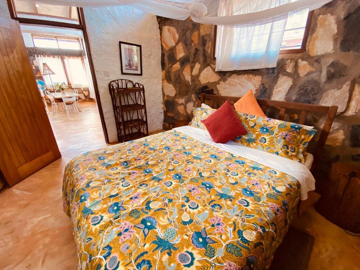 Homeonthenile Jinja Buitenkant foto