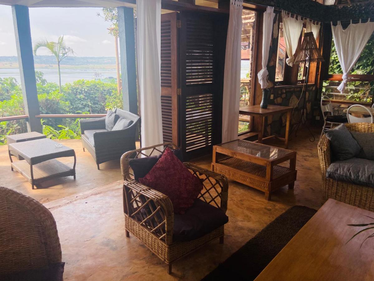 Homeonthenile Jinja Buitenkant foto
